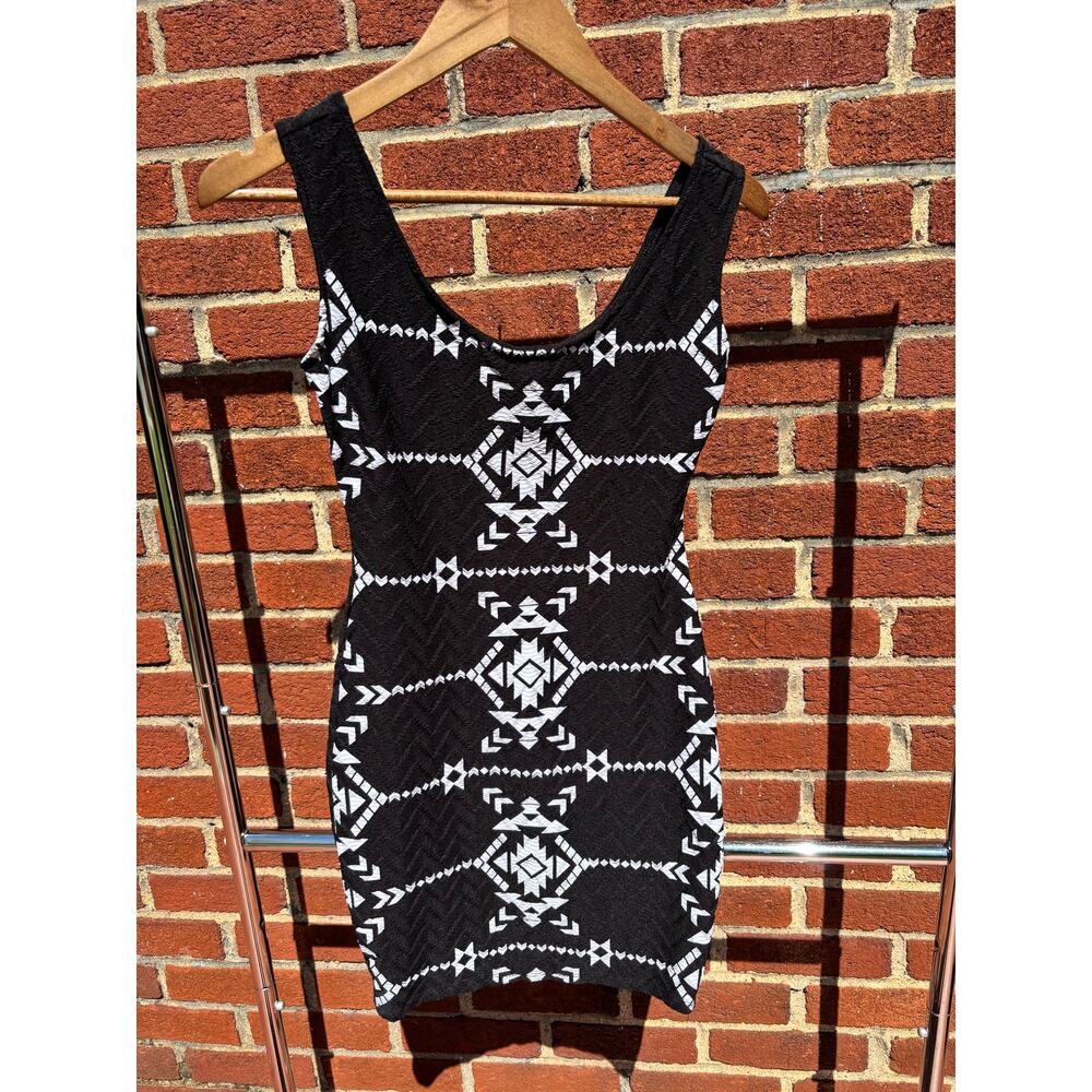Xhilaration Women’s Dress - XS - Black & White - Preowned Good Condition
